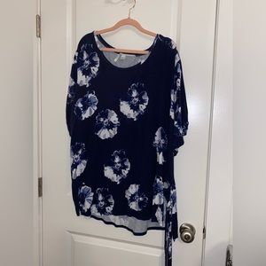 Cute navy floral top with side tie